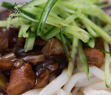 Siyah Fasulye Soslu Udon (Jajangmyeon)