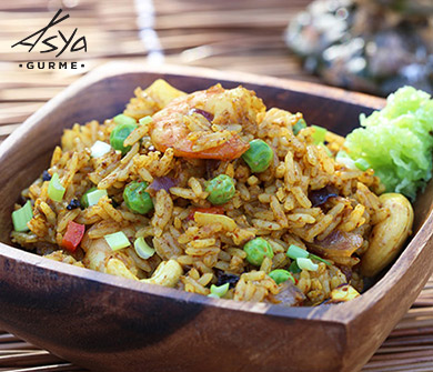 Ananaslı Kızarmış Pilav (Khao Pad Sapparot)